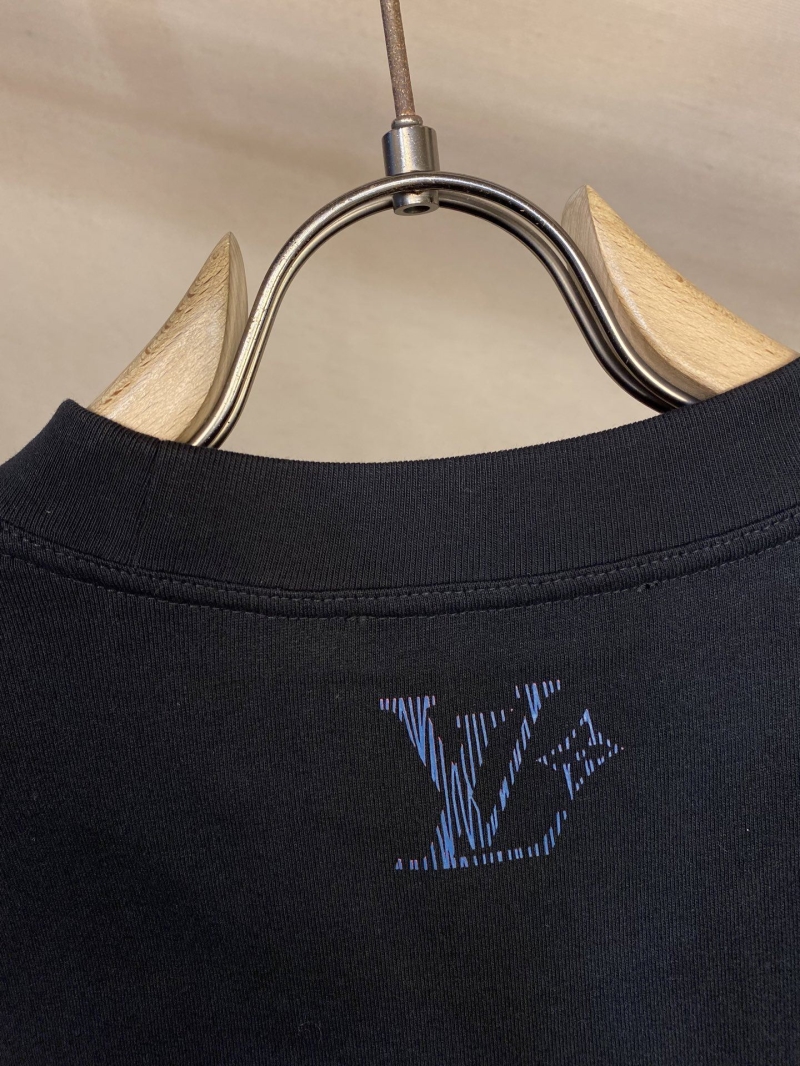 l0vis Vvtt0n shirt